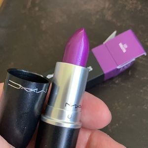 Mac Amplified Creme Lipstick Violeta